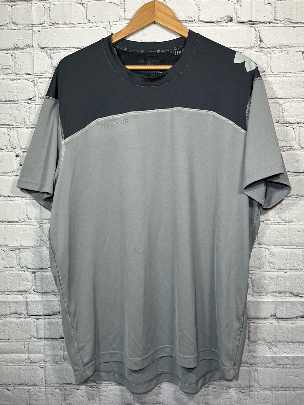 Under Armour Combine Shirt Mens Size XL Gray HeatGear Short Sleeve Athleisure